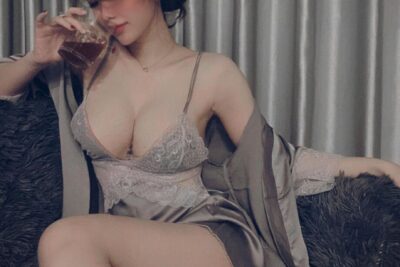 Hoàng Nhân Linh Chi – Hot girl có ngoại hình siêu nóng bỏng